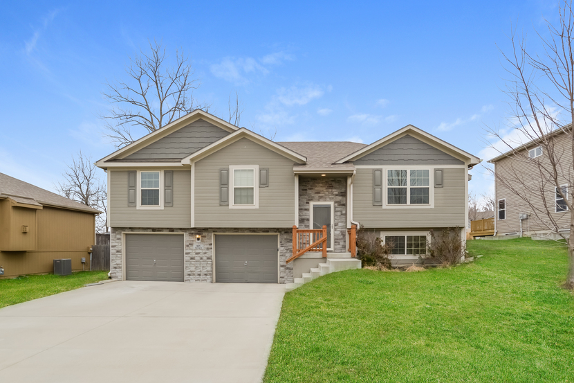 805 Emerson Dr Belton, MO 64012